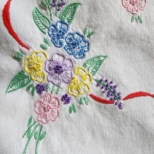 VTG Dresser‎ Scarf Table Runner Hand Embroidered 3D Cottagecore Crewel Sewing